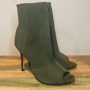 Nicole Miller Green Knitty Sweater Heeled Booties - Size 9